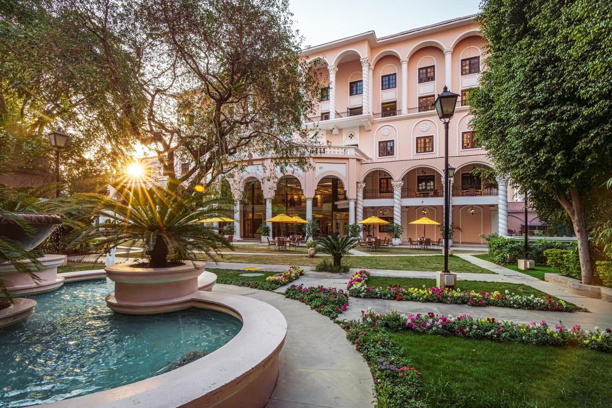 Dlf Club 5 Hotel Gurgaon Exterior photo