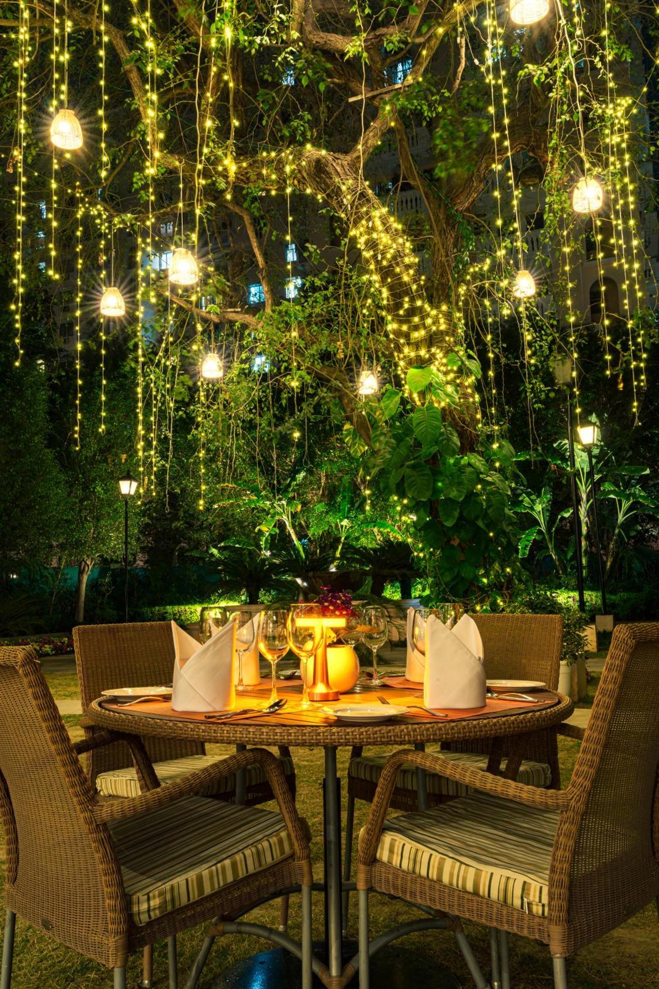 Dlf Club 5 Hotel Gurgaon Exterior photo