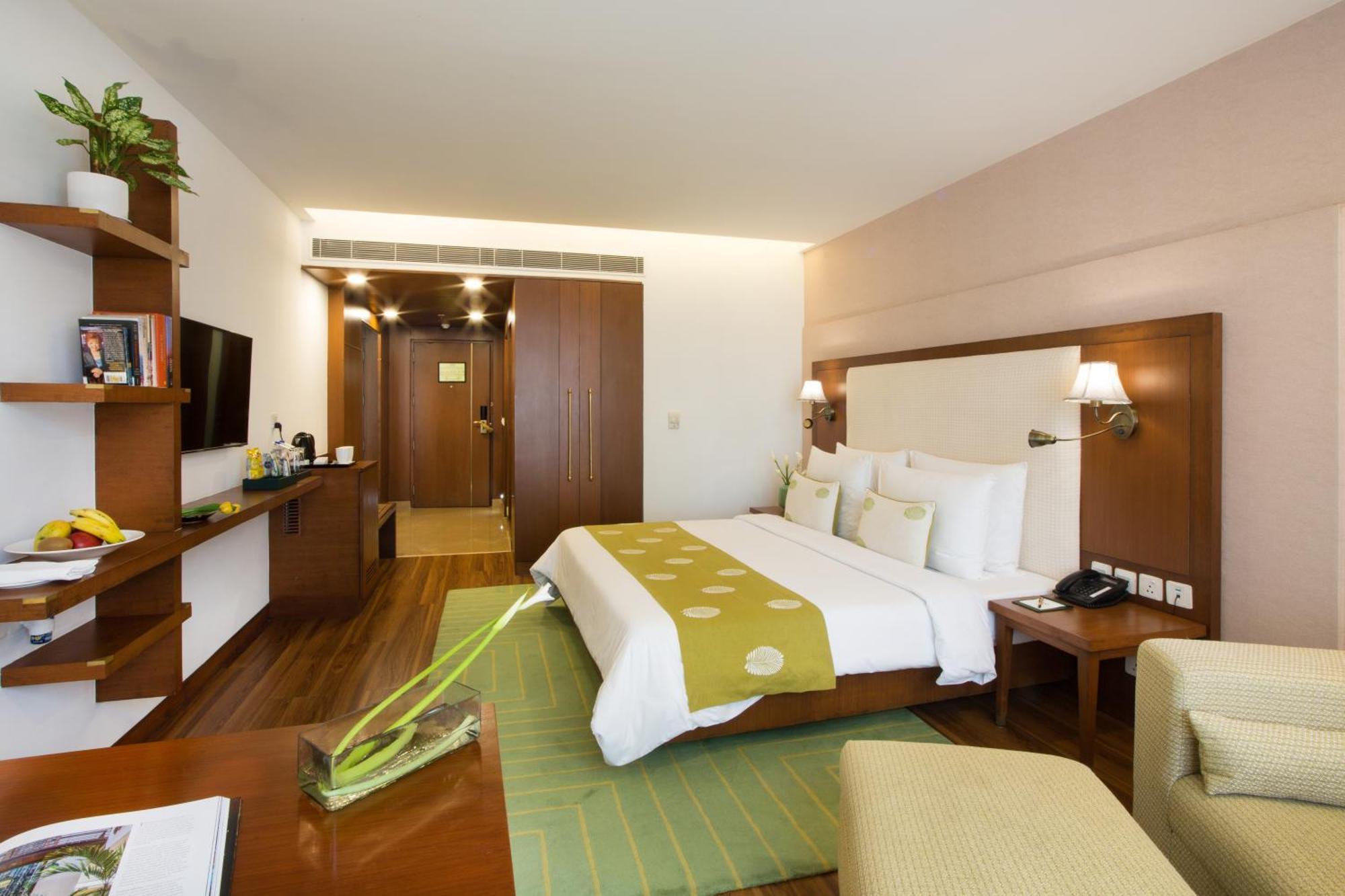 Dlf Club 5 Hotel Gurgaon Exterior photo