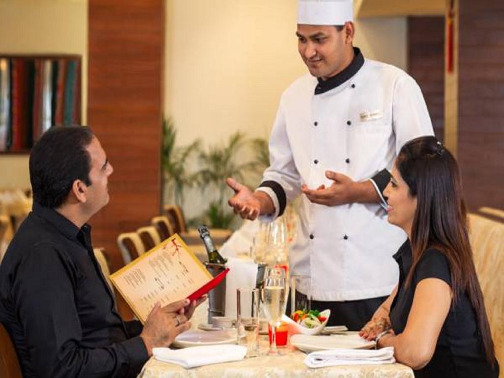 Dlf Club 5 Hotel Gurgaon Exterior photo