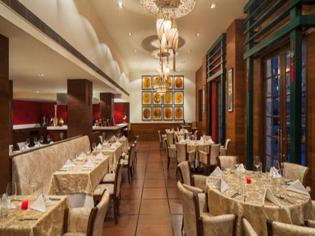 Dlf Club 5 Hotel Gurgaon Exterior photo
